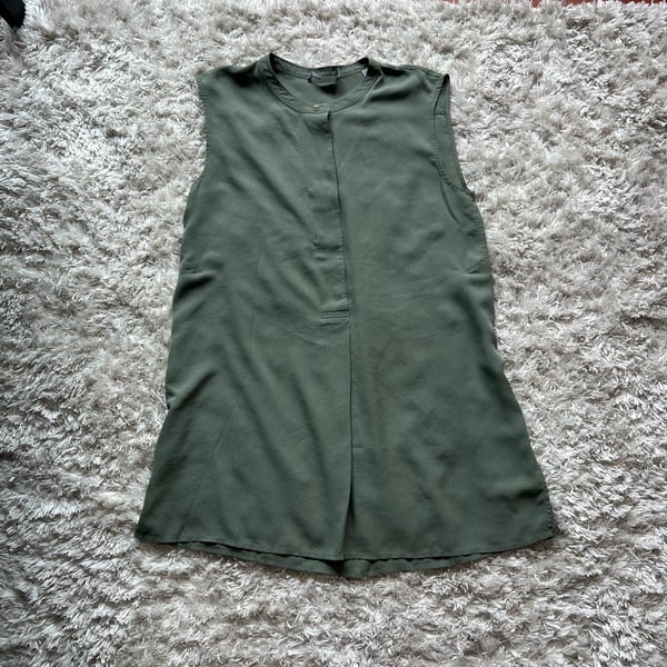Vince Sleeveless 100% Silk Tunic BlouseTop in Sage Green Medium