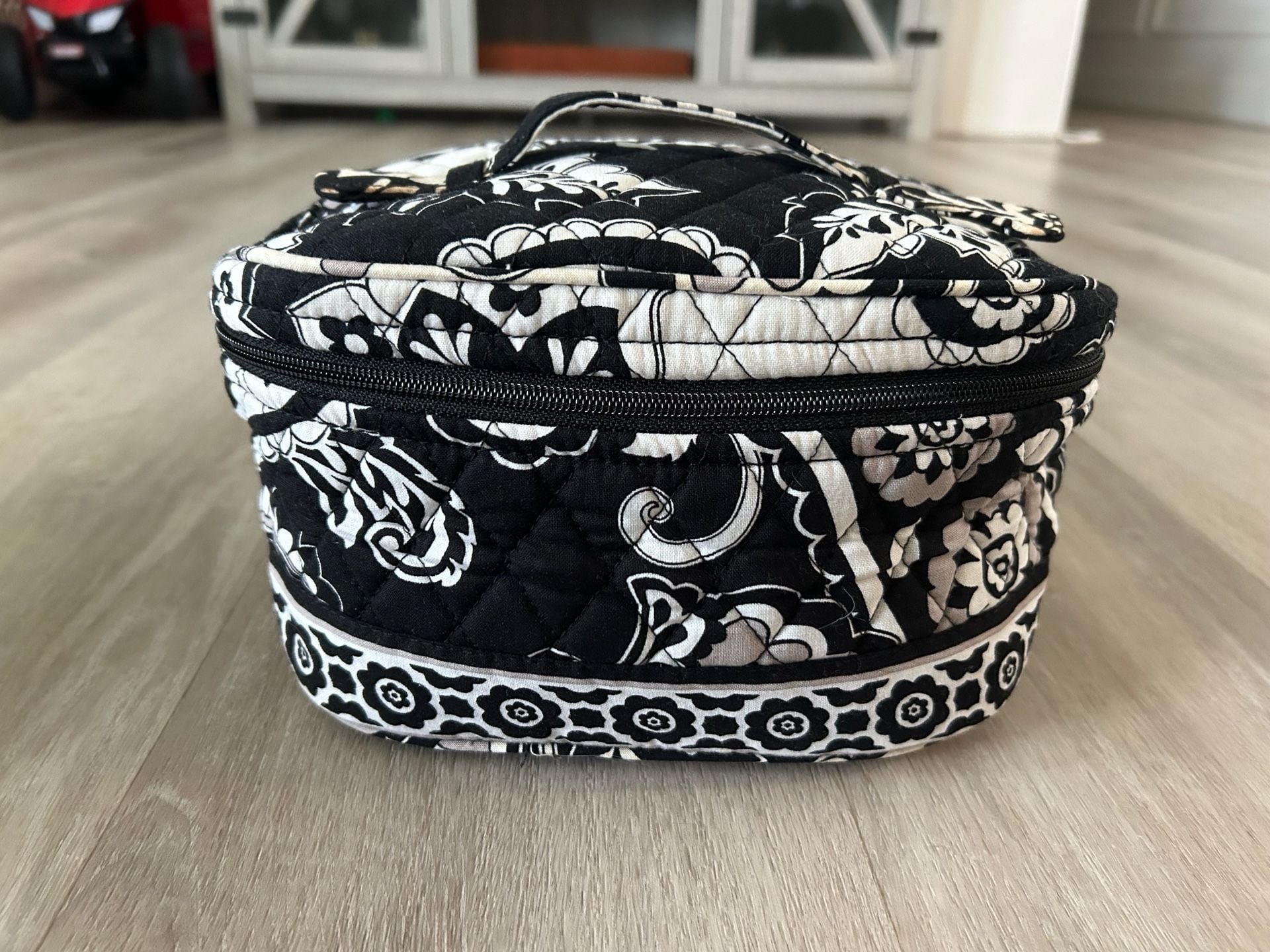 Vera Bradley Quilted Black and White Floral Pattern Cosmetic Travel Case 1