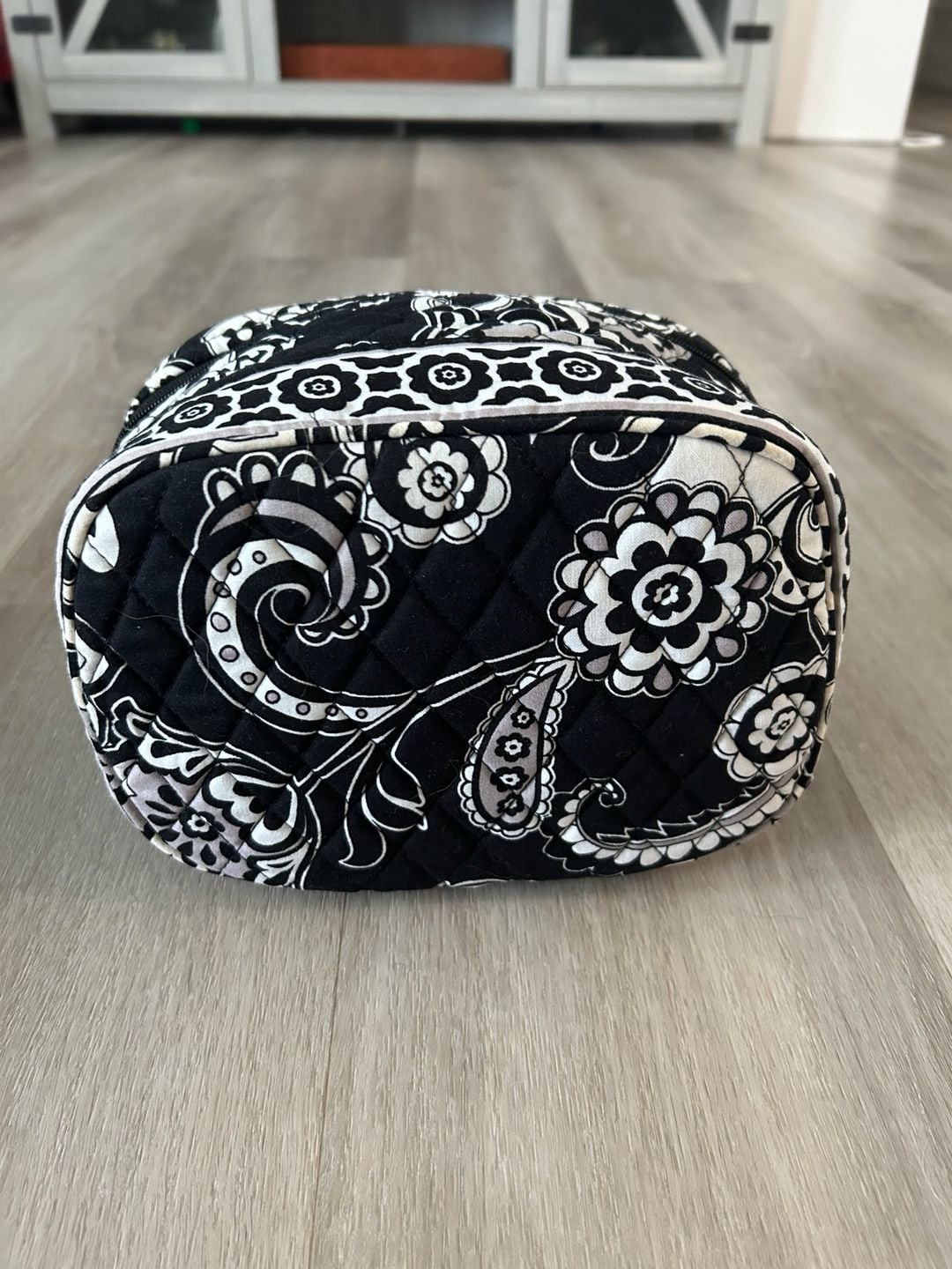 Vera Bradley Quilted Black and White Floral Pattern Cosmetic Travel Case 6