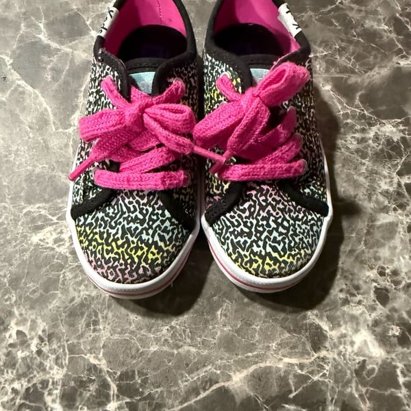 Keds Kids Kickstart Seasonal Jr Sneaker in Black/Rainbow Multi
