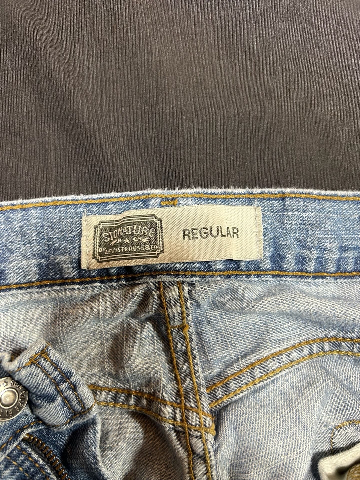 Signature by Levi Strauss & Co. Regular Fit Light Wash Jeans 5