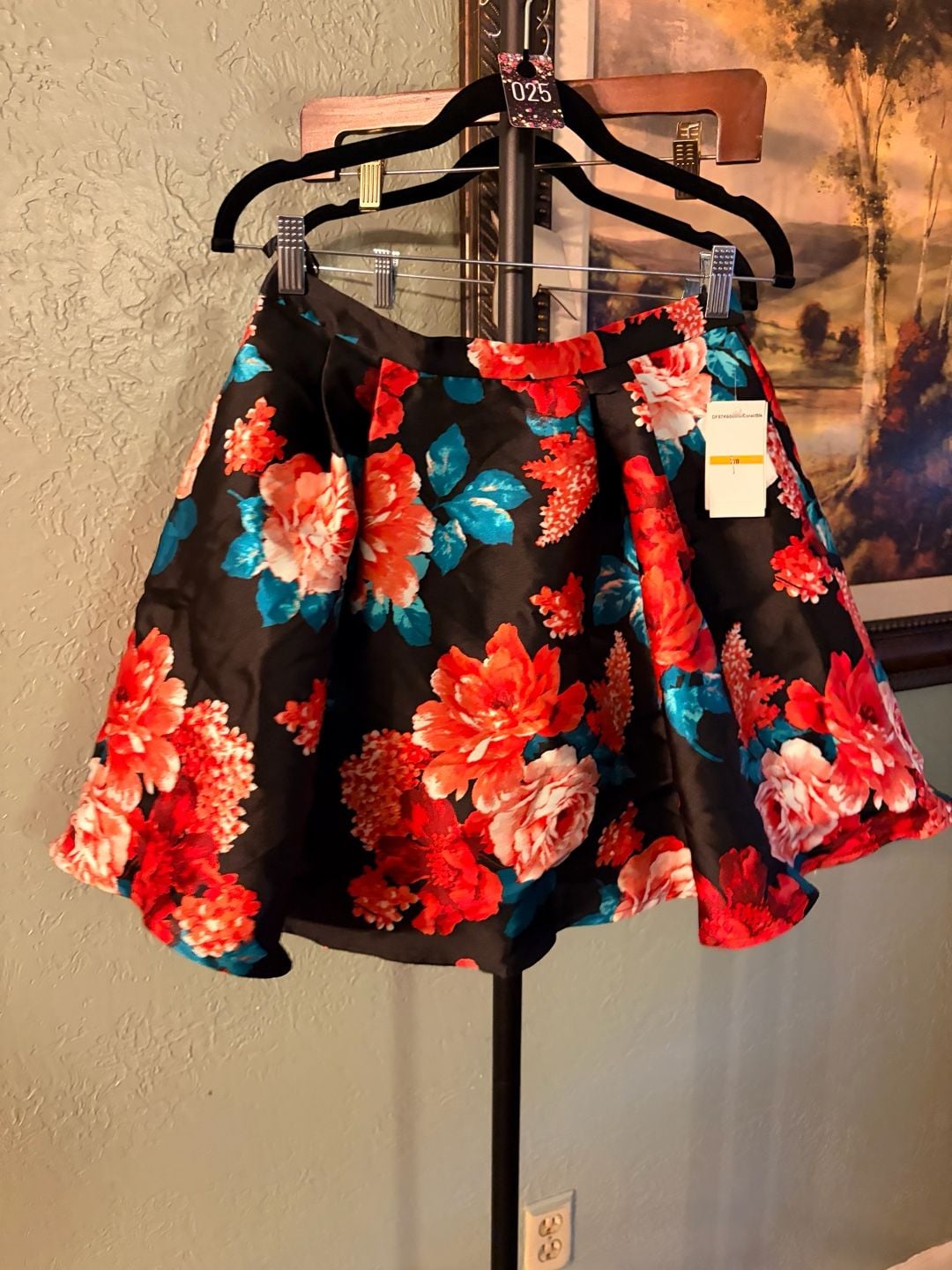 B. Darlin Women's Black and Red Floral Print Pleated Satin Skirt Size 7/8 1
