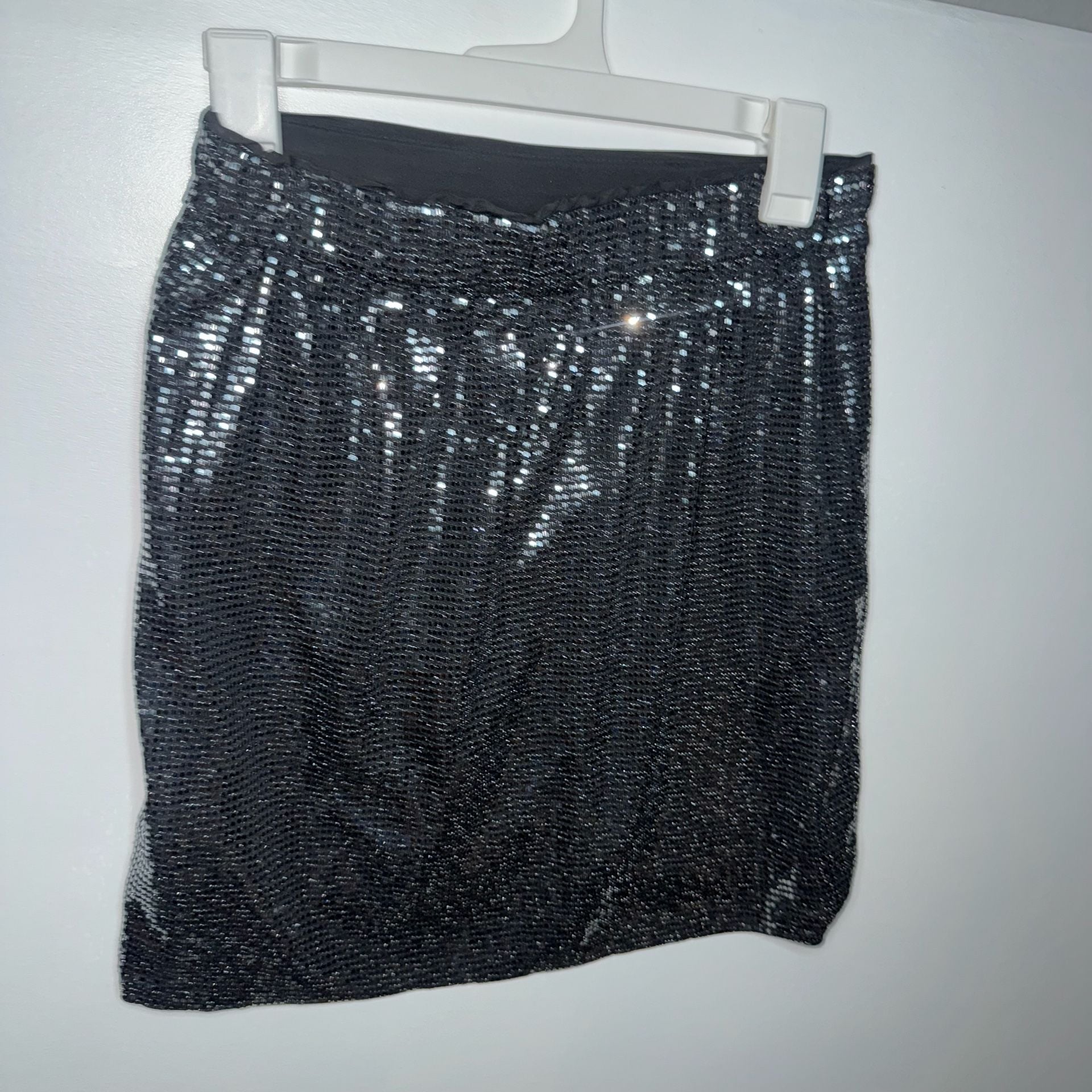 Le Soir par Molly Bracken Black Sequin Tulip Hem Mini Skirt 12