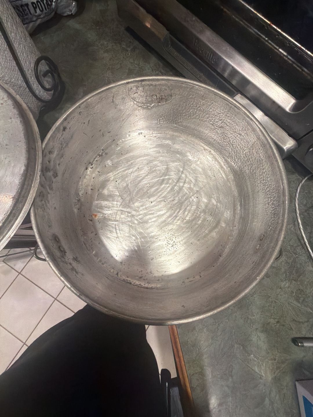 Vintage U.S. Military Aluminum Stock Pot with Lid Marked S.M. Co. 1945 3