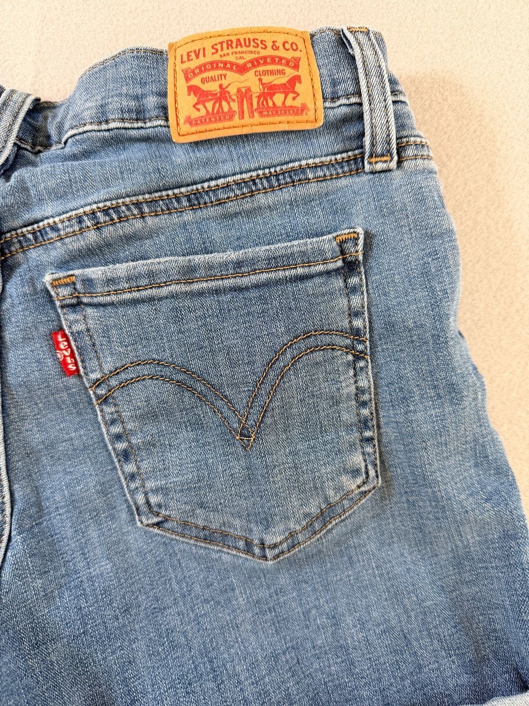 Levi's Mid Length Distressed Cuffed Denim Shorts Size 27 5
