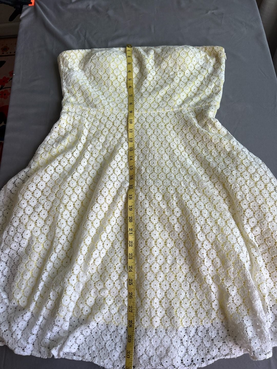 Betsey Johnson Strapless White Eyelet Lace Mini Dress with Yellow Lining Size 12 10