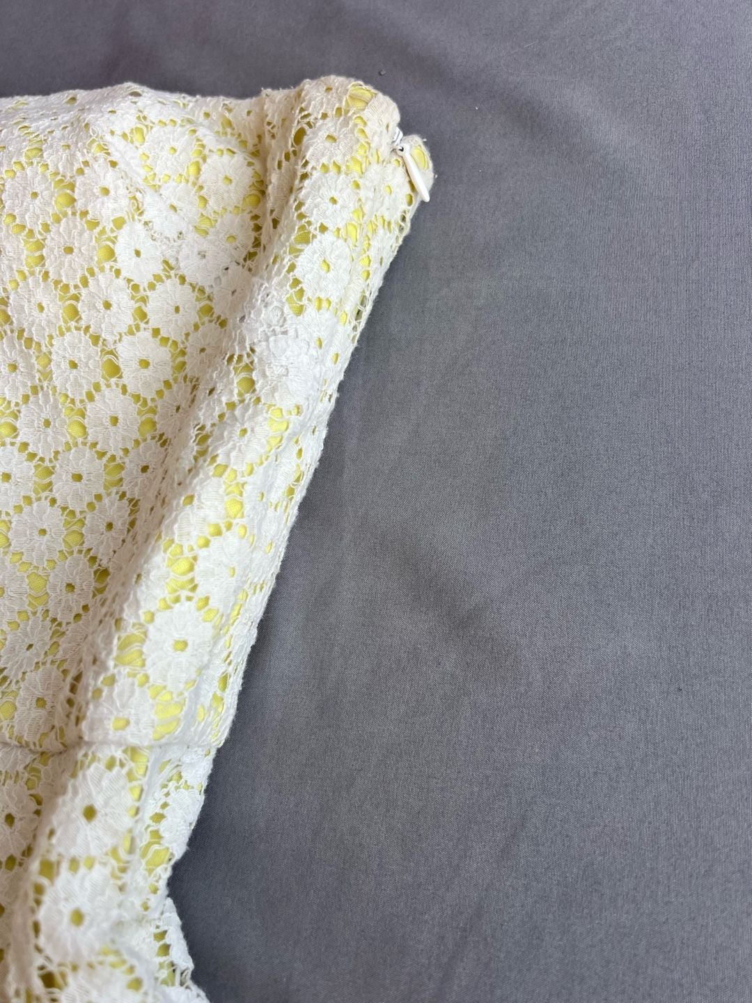 Betsey Johnson Strapless White Eyelet Lace Mini Dress with Yellow Lining Size 12 12