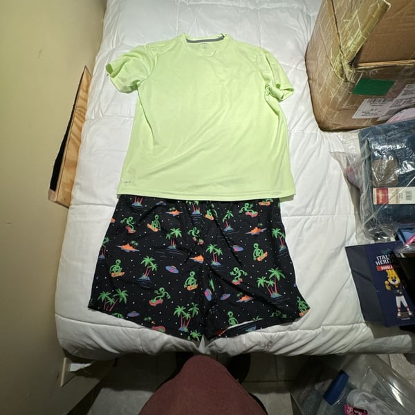 Mens No Boundaries Alien Palm Skateboard Print Swim Shorts and Athletic Works Poly T-Shirt Size L