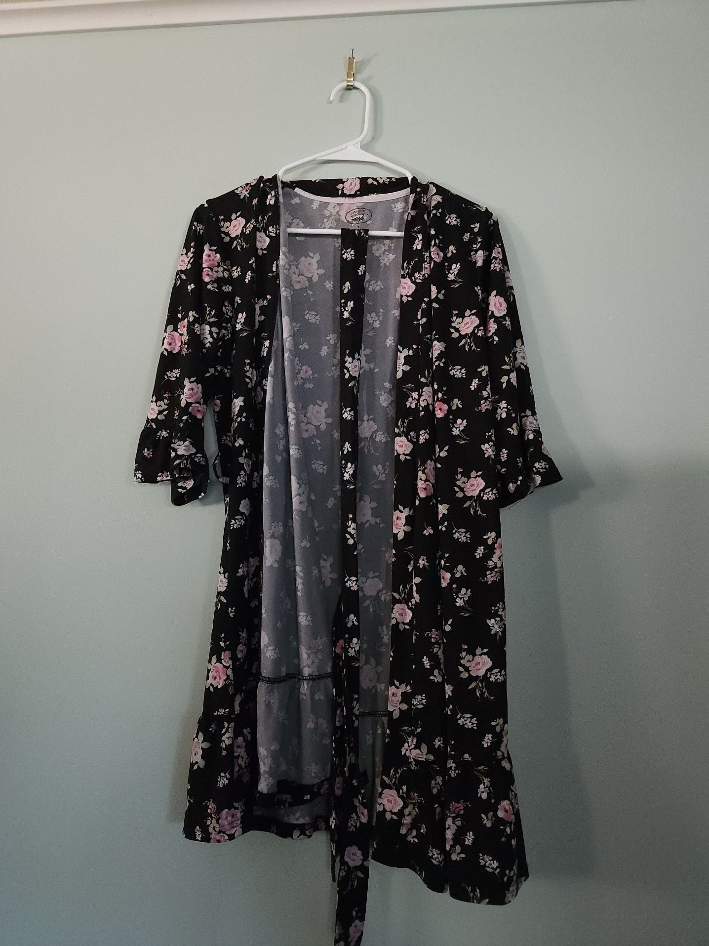 Grandma Core Romantic Loungewear Laura Ashley Women's 3-Piece Floral Tank, Shorts, and Robe Pajama Set 5