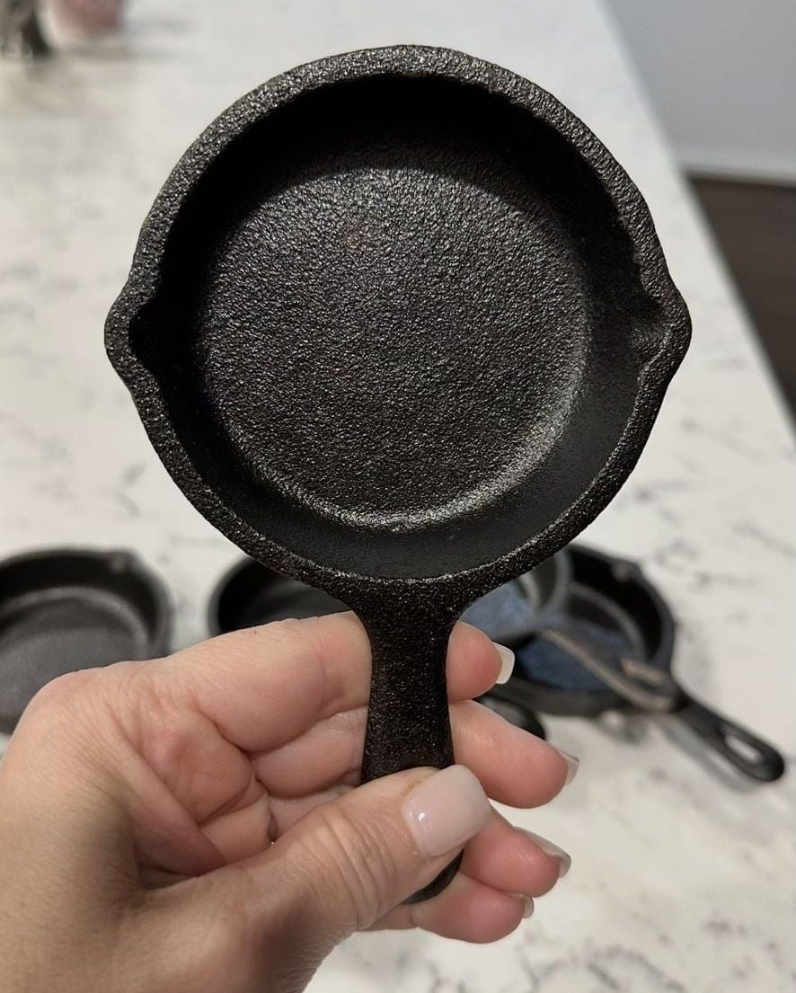 Valor Cast Iron 3.5-inch Mini Skillet Serving Pan Set of 5 2