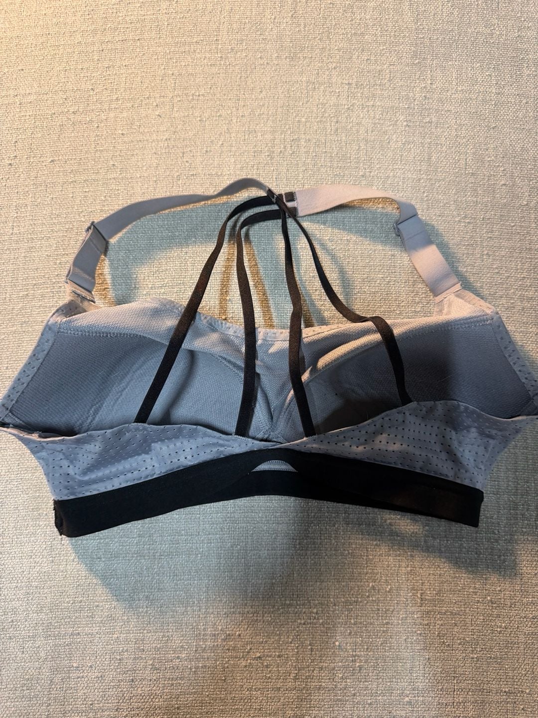 Victoria Sport perforated high-impact sports bra 3