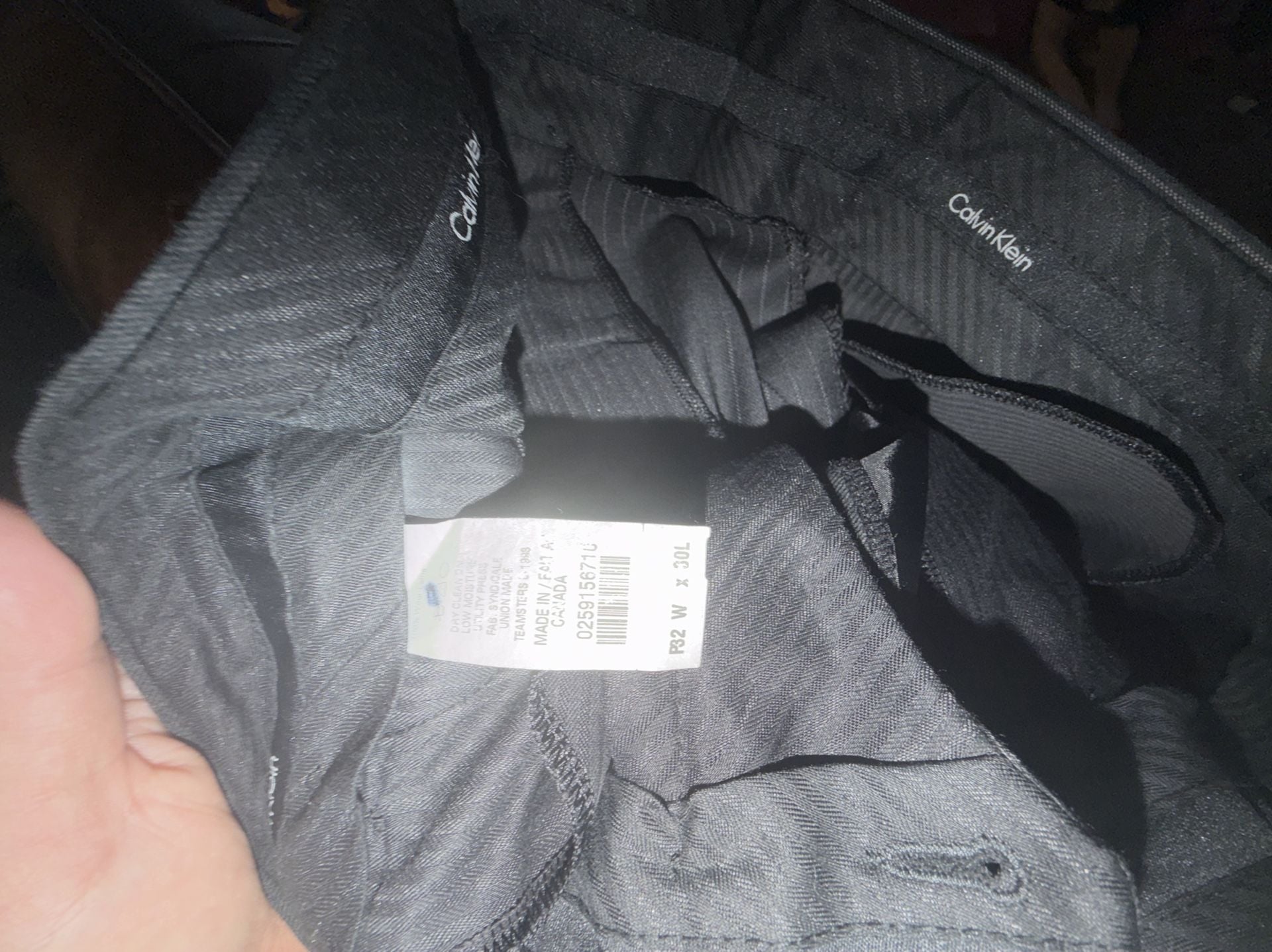 Calvin Klein Mens 100% Wool Black Pinstripe Suit 6
