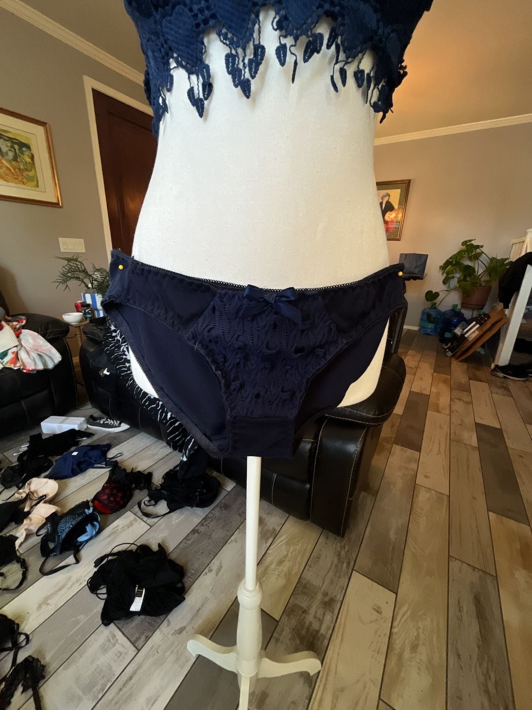 Women's Navy Blue Lace Heart-Trim Underwired Bra and Panty Lingerie Set 3