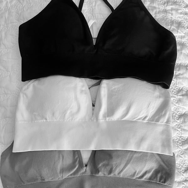 Set of 3 Seamless V-Neck Criss-Cross Back Yoga Bralettes