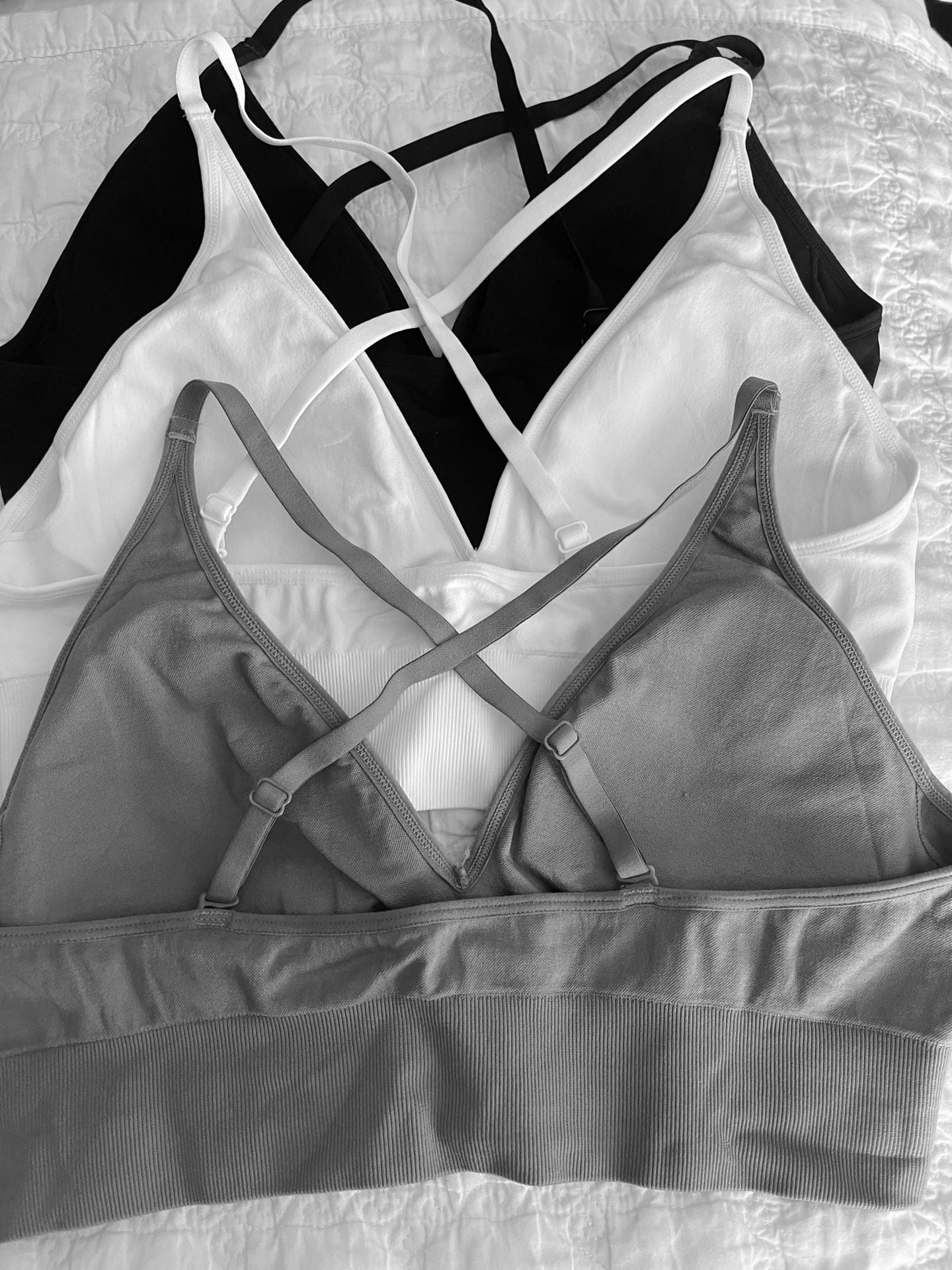 Set of 3 Seamless V-Neck Criss-Cross Back Yoga Bralettes 2