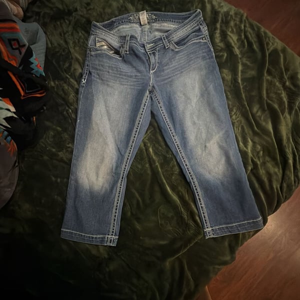 Maurices Premium Womens Medium Wash Denim Capri Jeans Size 16 Regular