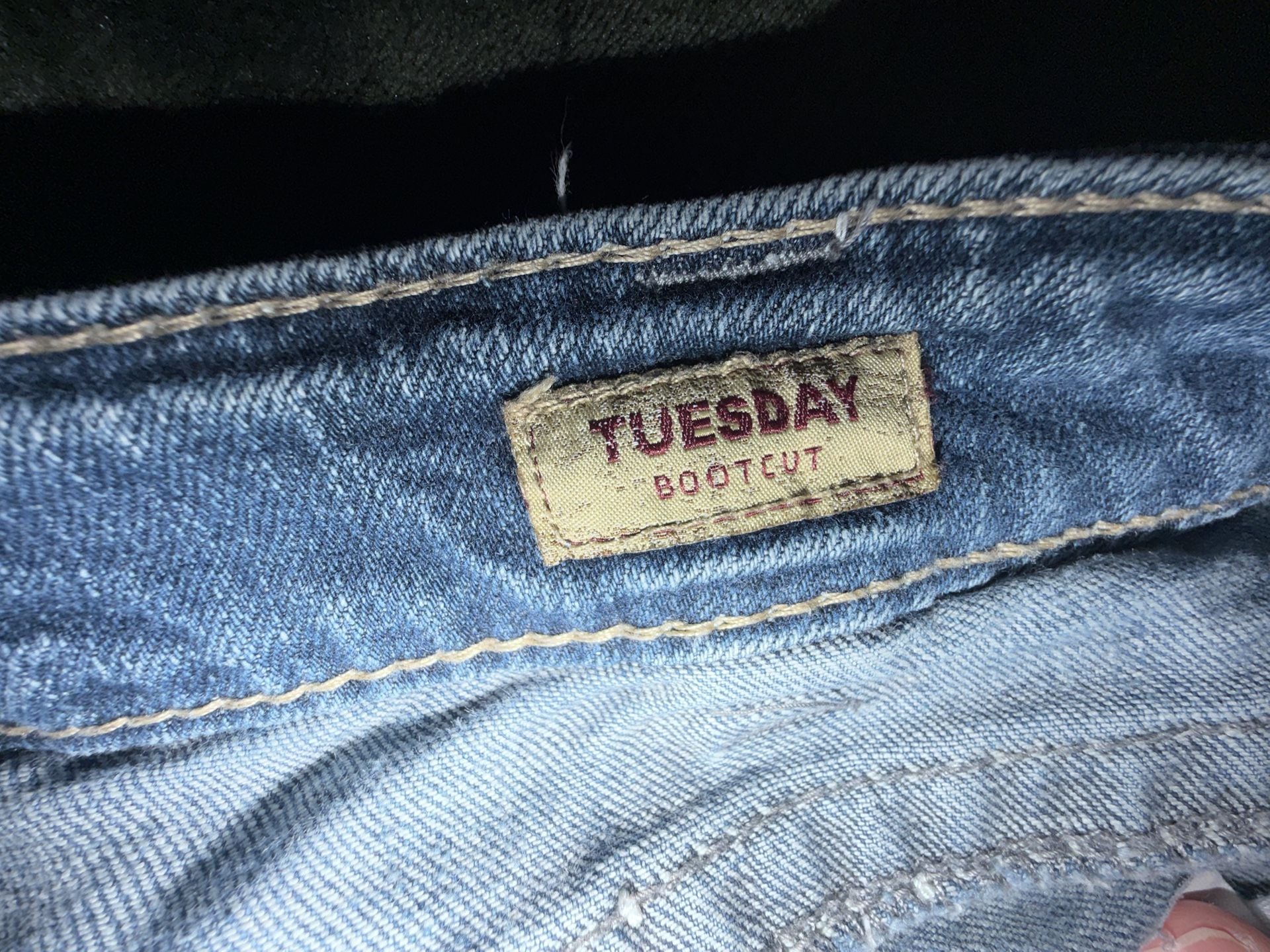Silver Jeans Co. Women's Tuesday Bootcut Distressed Medium Wash Jeans 4