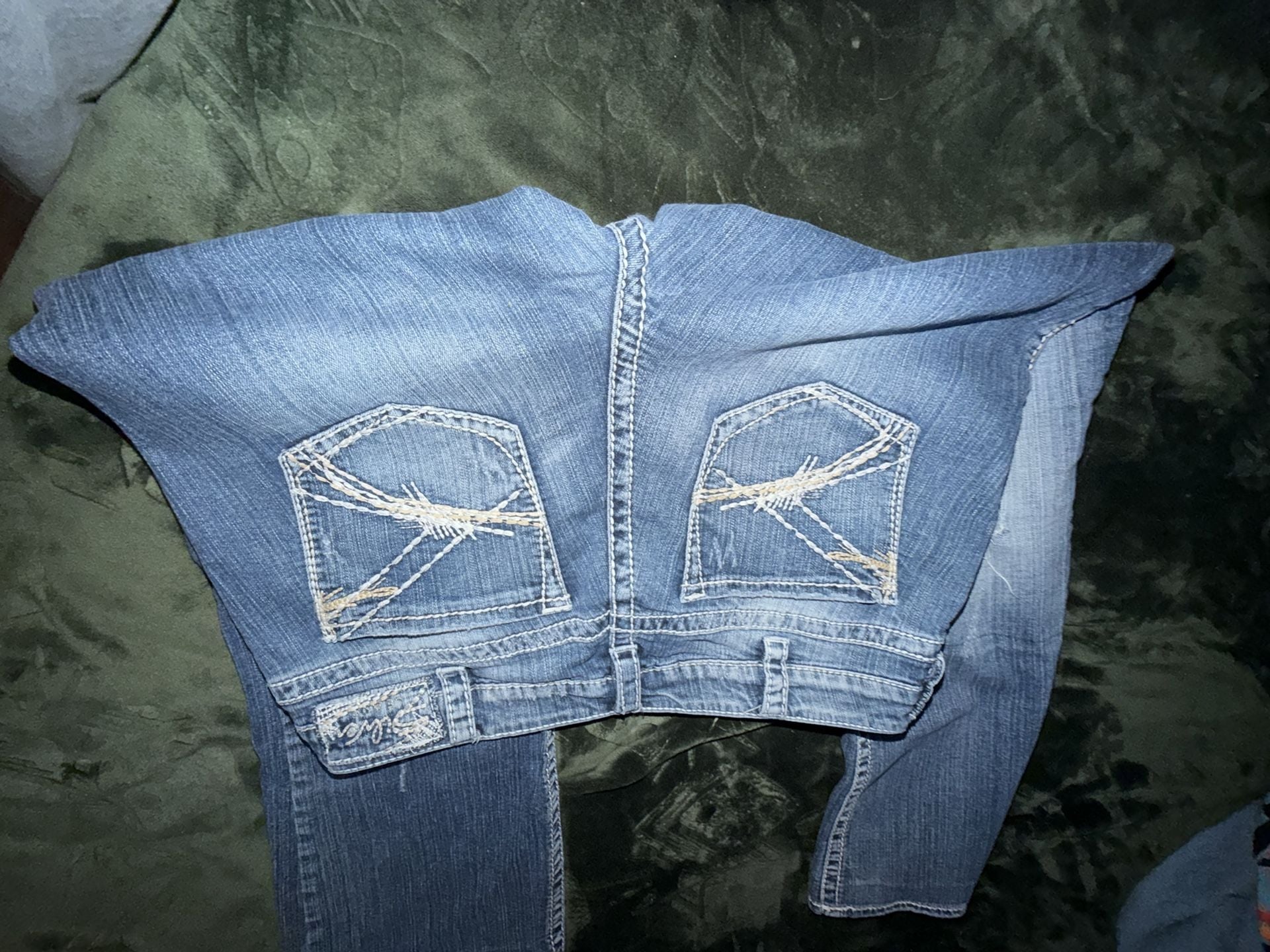 Silver Jeans Co. Women's Tuesday Bootcut Distressed Medium Wash Jeans 6