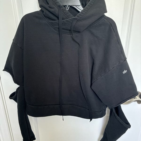 Alo Yoga Peak Cutout Long Sleeve Crop Hoodie Sweatshirt