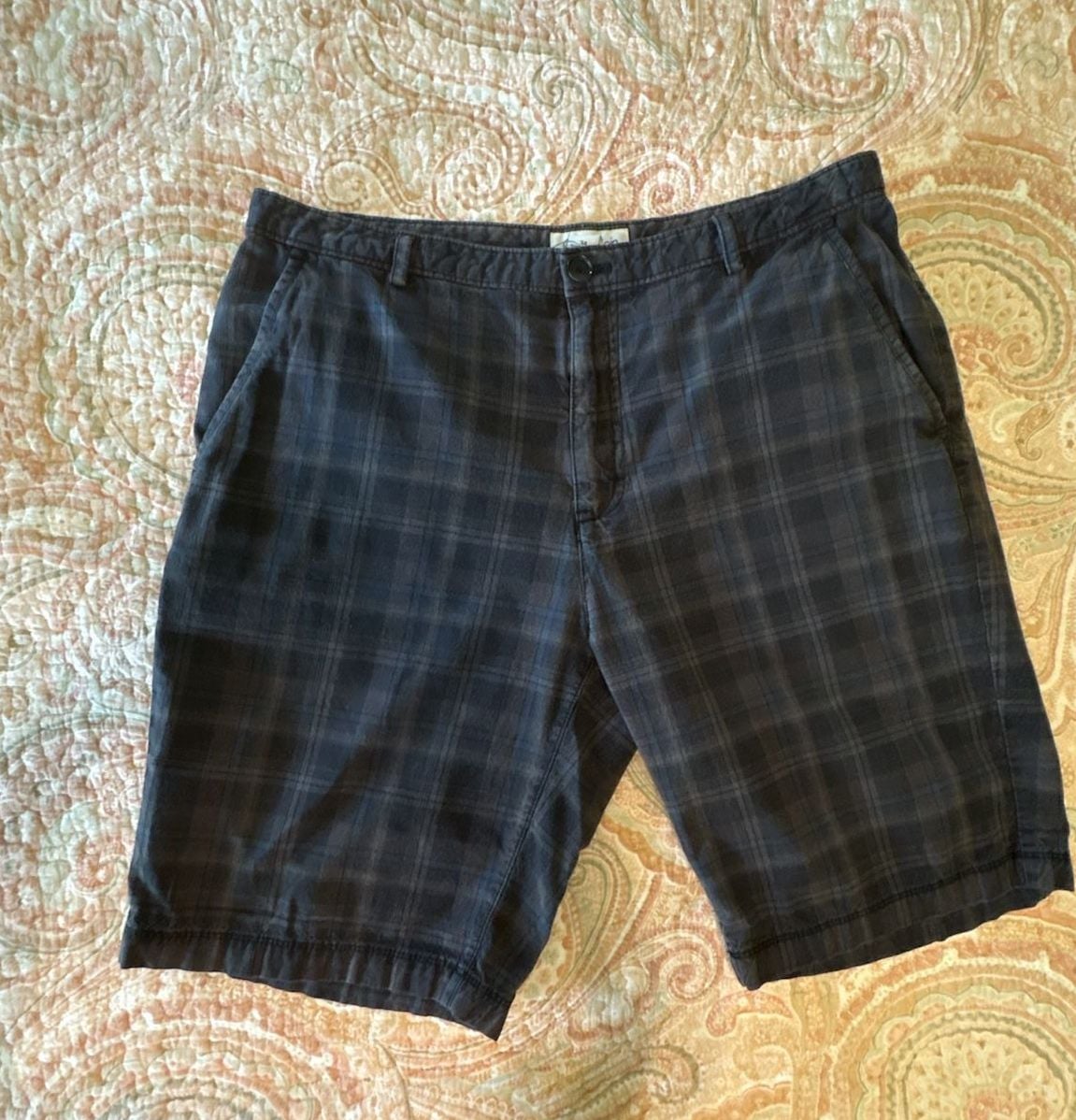 EUC 2 pair Calvin Klein & Apt. 9 Men's Plaid Flat Front Casual Shorts, 34 2