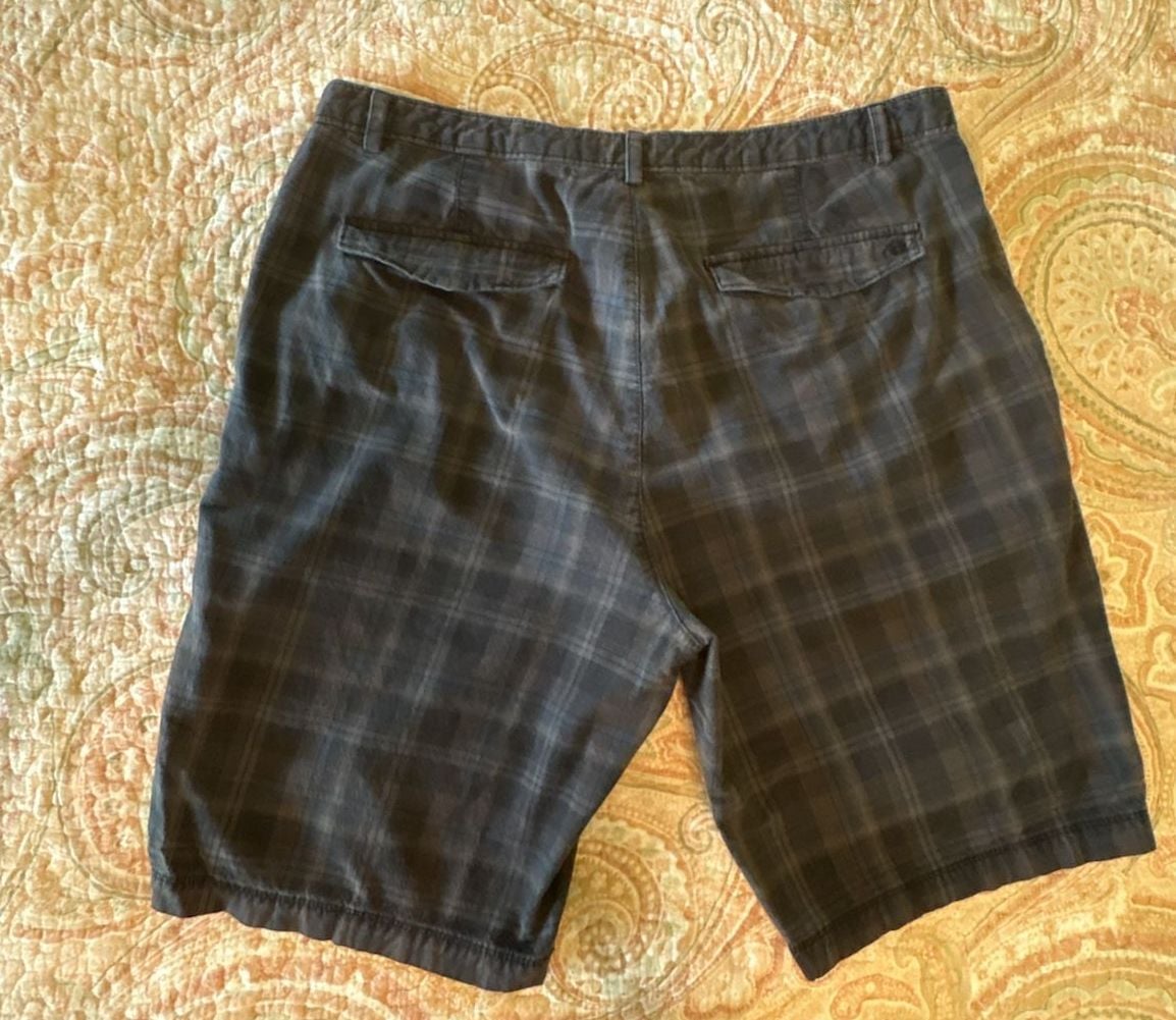 EUC 2 pair Calvin Klein & Apt. 9 Men's Plaid Flat Front Casual Shorts, 34 7