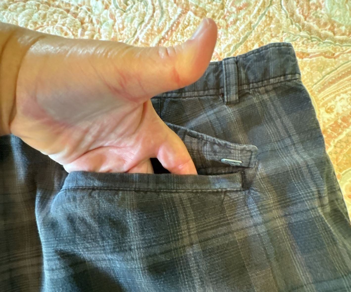 EUC 2 pair Calvin Klein & Apt. 9 Men's Plaid Flat Front Casual Shorts, 34 9