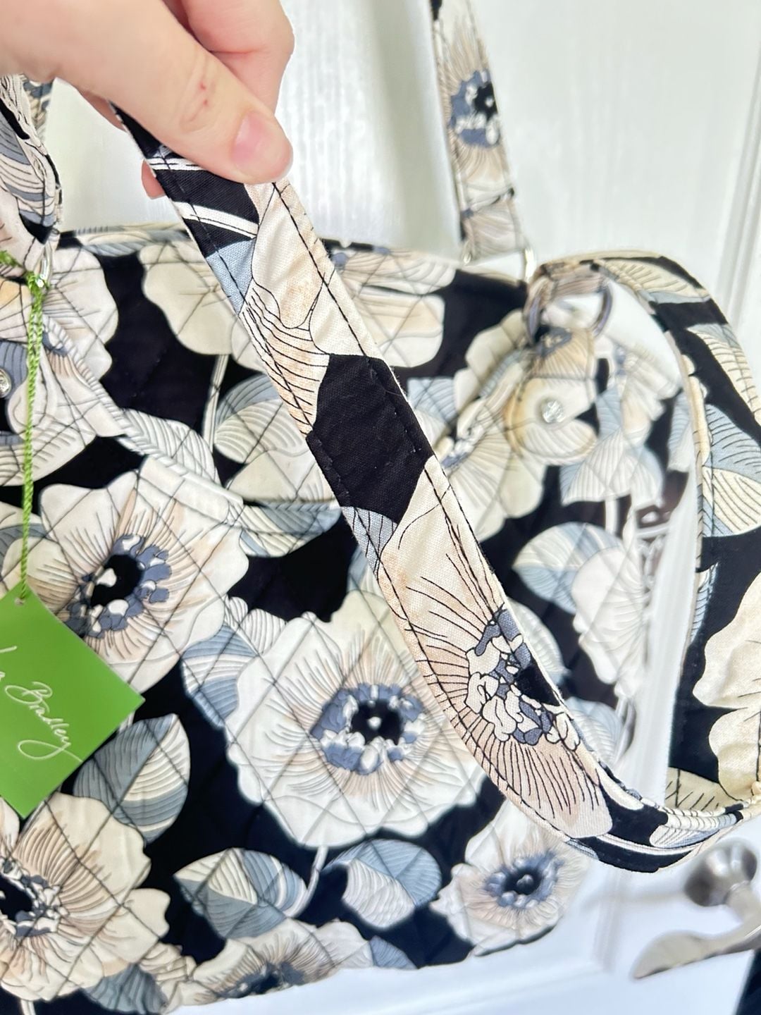 Vera Bradley black/ cream and clue flower bag 7
