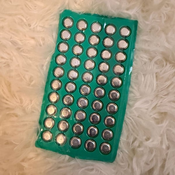 Zorvai 50 Pieces AG13 LR44 Button Cell Batteries 1.5V AG13 Battery for Watches