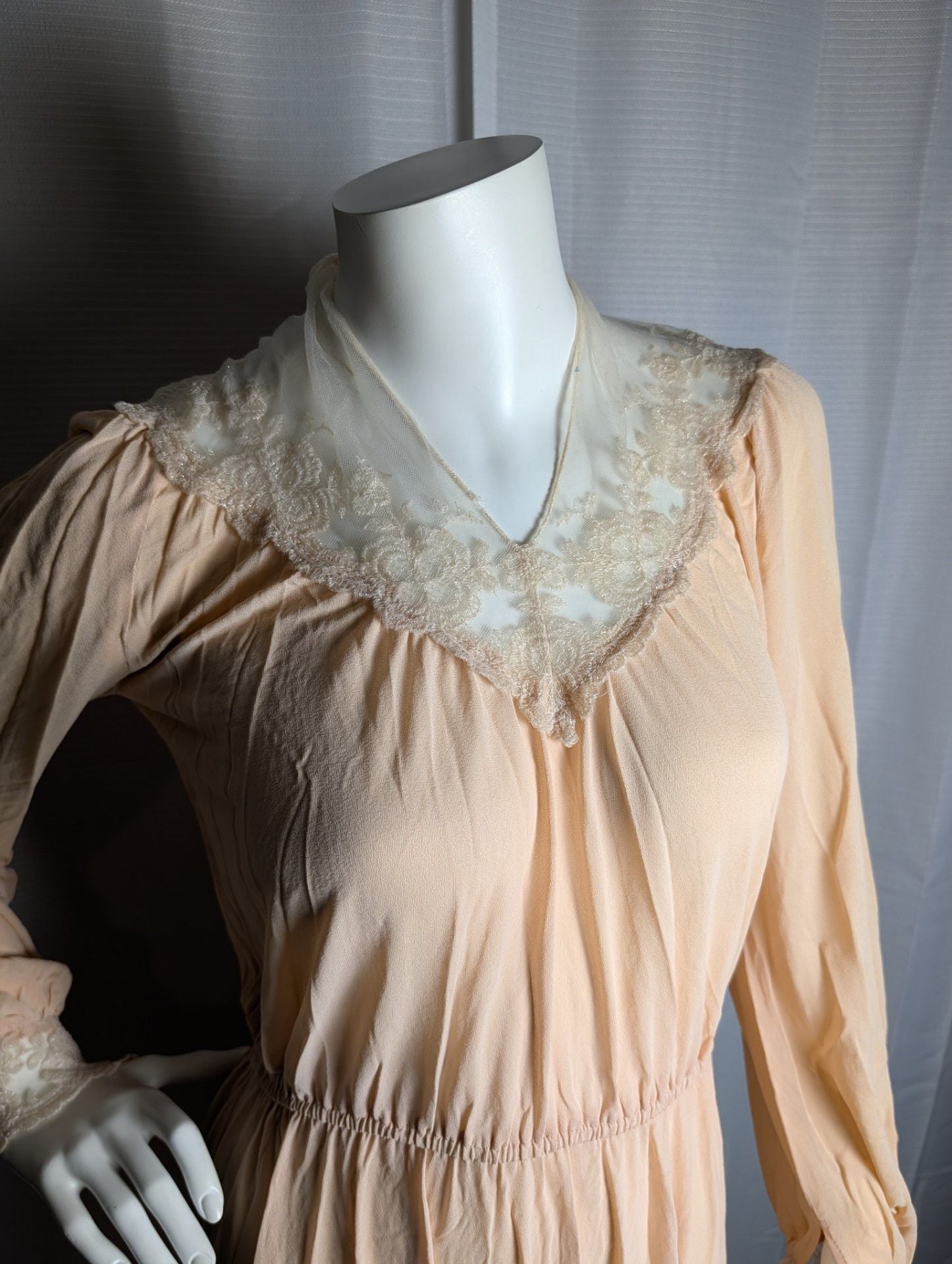 Vintage Casadei Peach Long Sleeve Midi Dress with Lace Detail 3