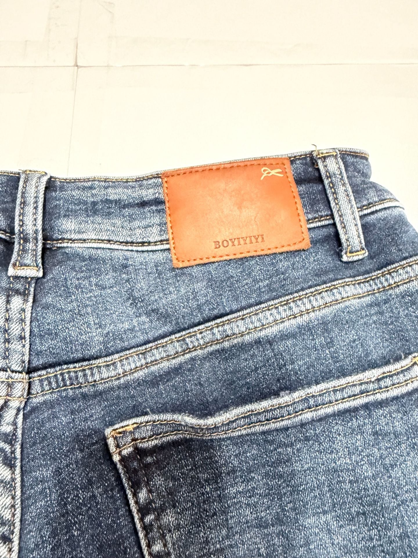 Boyiyiyi Women's Mid-Rise Raw Hem Straight Leg Jeans, Size 30 9