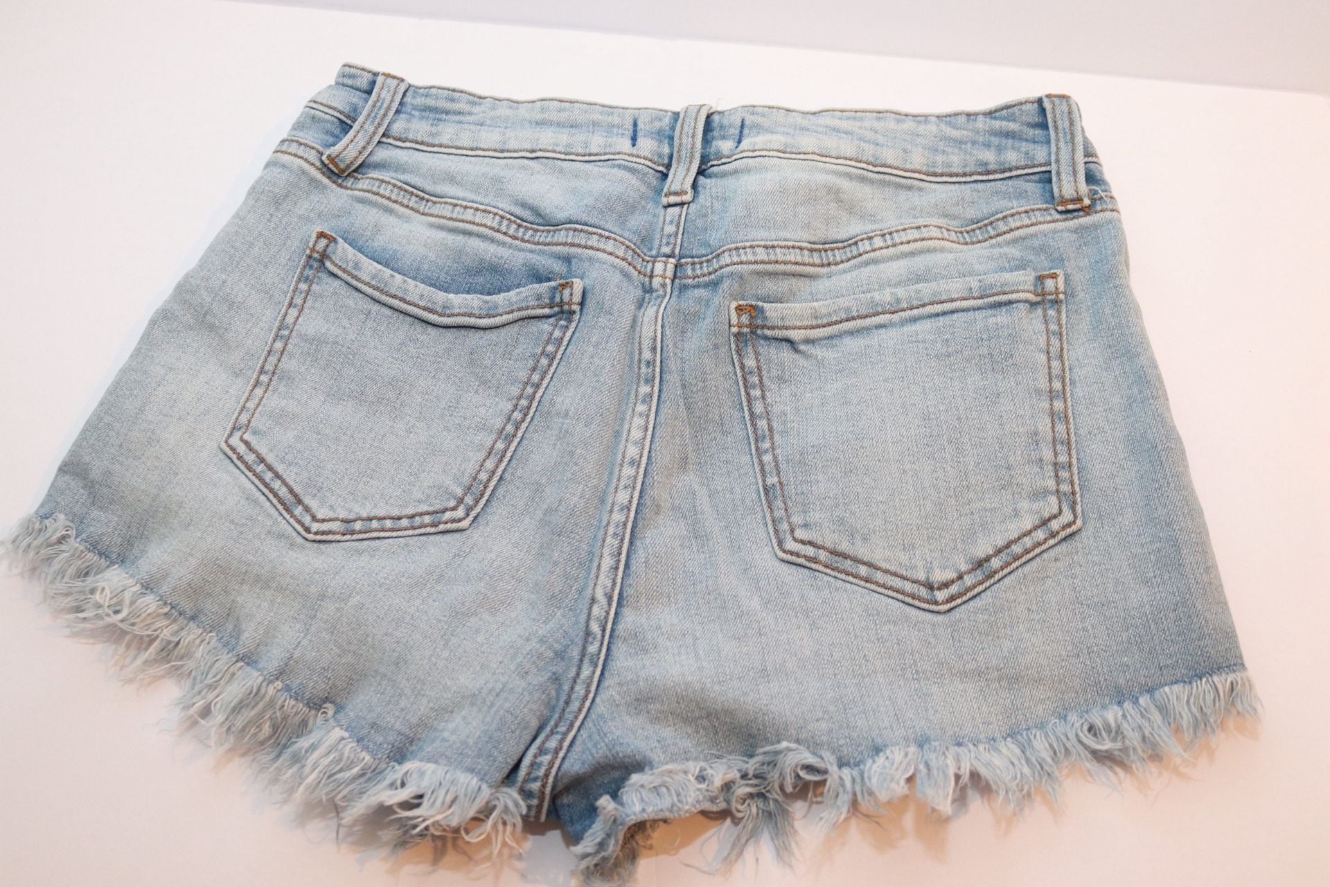 Studio Blue Women's Light Wash Distressed Frayed Hem Denim Shorts 5