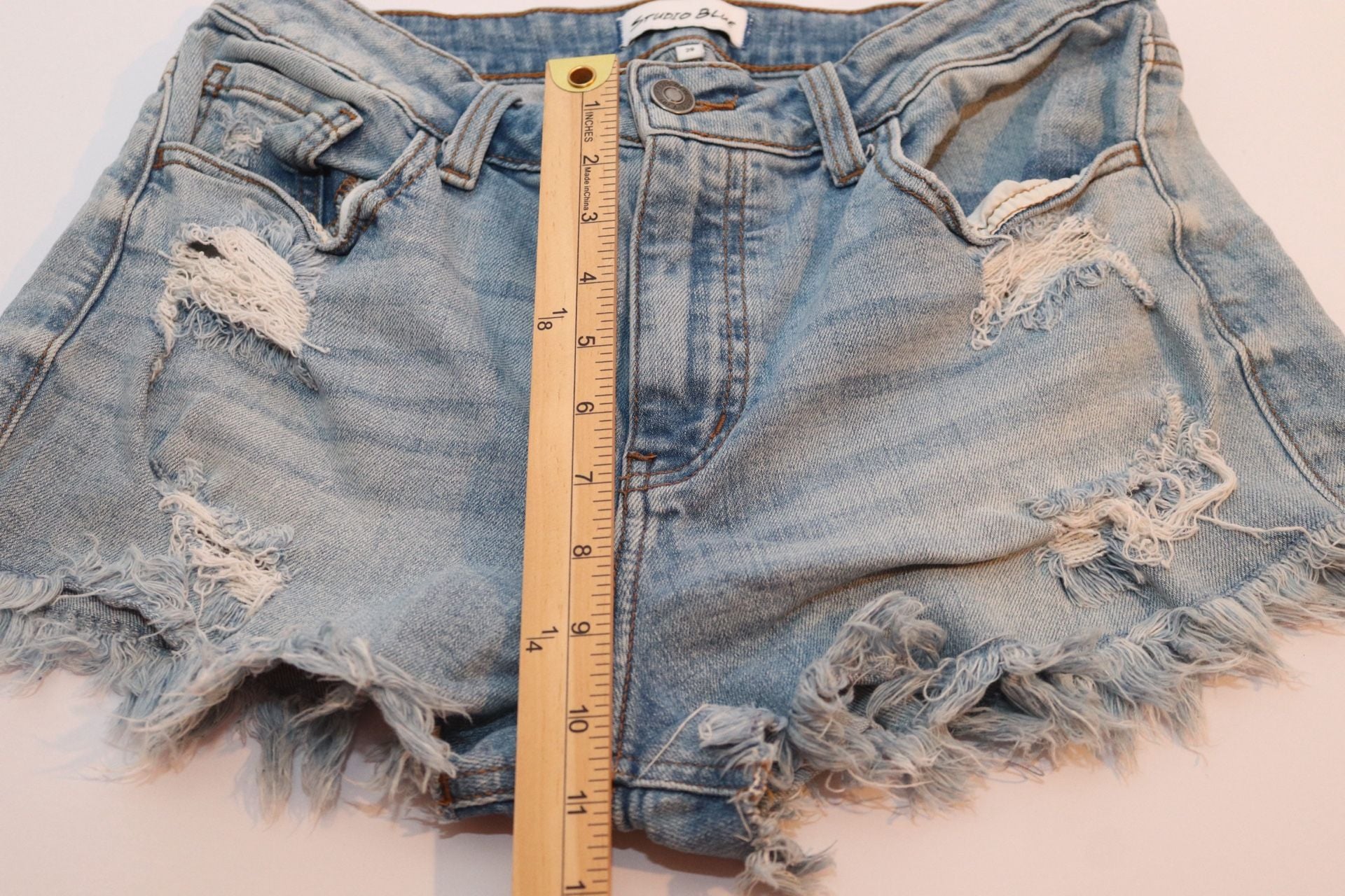 Studio Blue Women's Light Wash Distressed Frayed Hem Denim Shorts 7