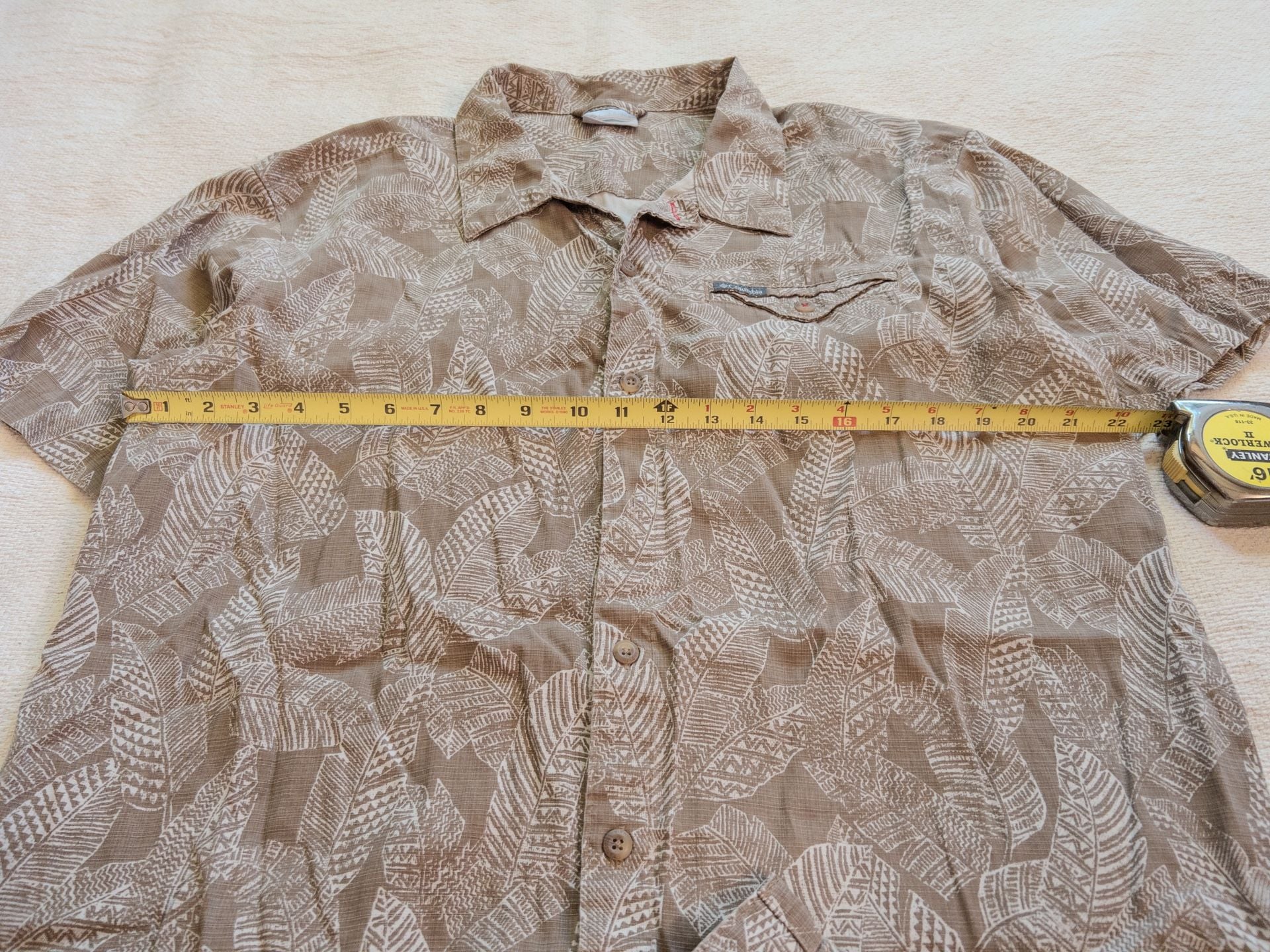 Columbia Men's Brown Tropical Leaf Print Short Sleeve Camp Button-Down Shirt 8
