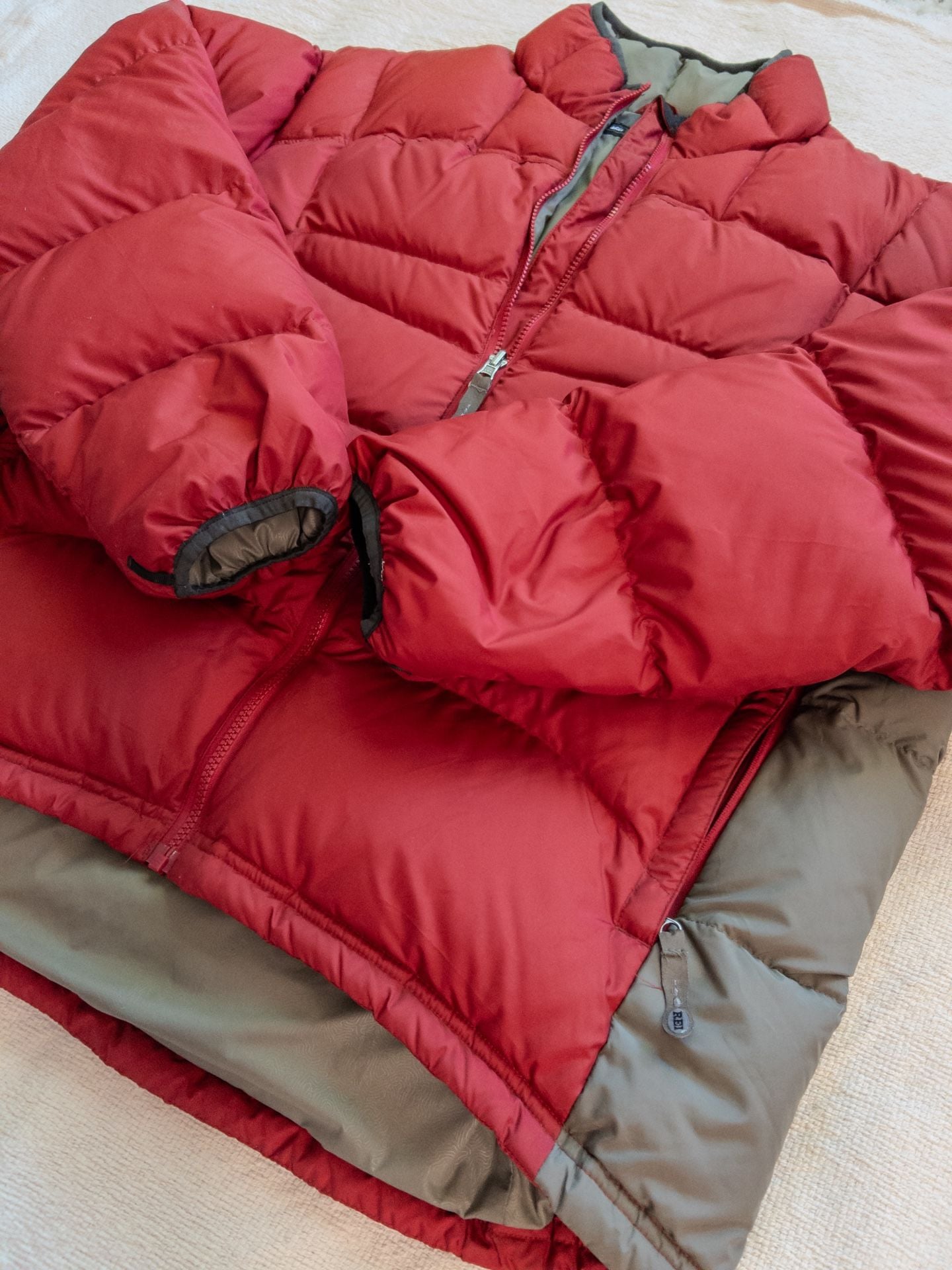 Y2K REI Recreational Equipment Inc. Men's Zip-In Insulated Goose Down Puffer Jacket Red/Grey Headphones 🎧 4