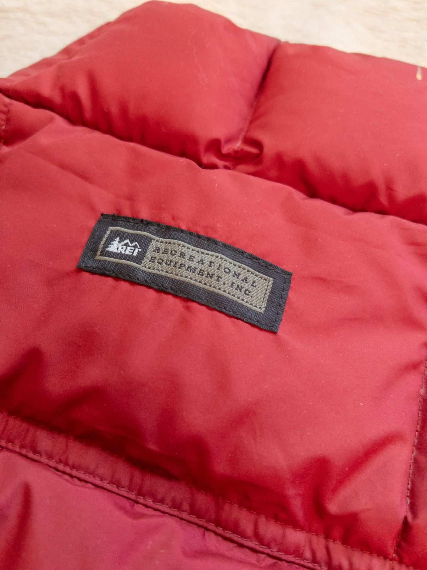 Y2K REI Recreational Equipment Inc. Men's Zip-In Insulated Goose Down Puffer Jacket Red/Grey Headphones 🎧 13