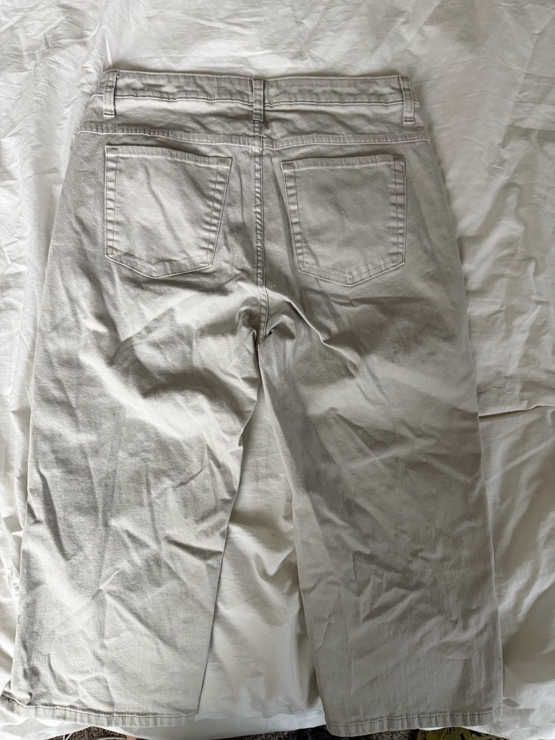 Riders by Lee Women's Beige Mid-Rise Capri Denim Pants with Side Hem Slits 2
