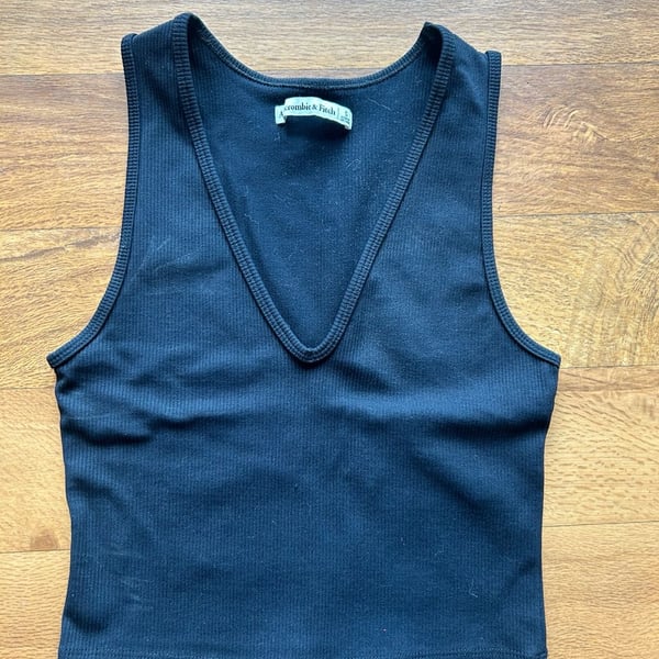 Abercrombie & Fitch Women's Black Ribbed V-Neck Crop Tank Top