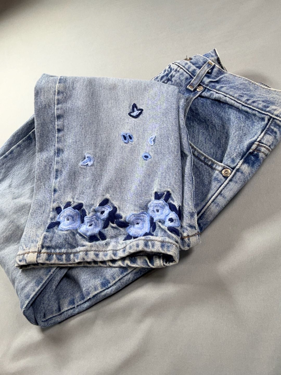 Avenue Blues Vintage High-Waisted Straight-Leg Jeans w/ Floral Embroidery Sz 14 3