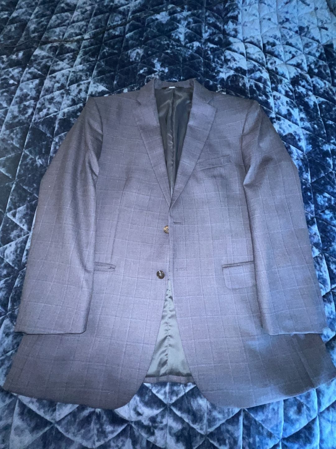 Jos. A. Bank Traveler Tailored Fit Blazer 43 Regular 37 waist pants.
1