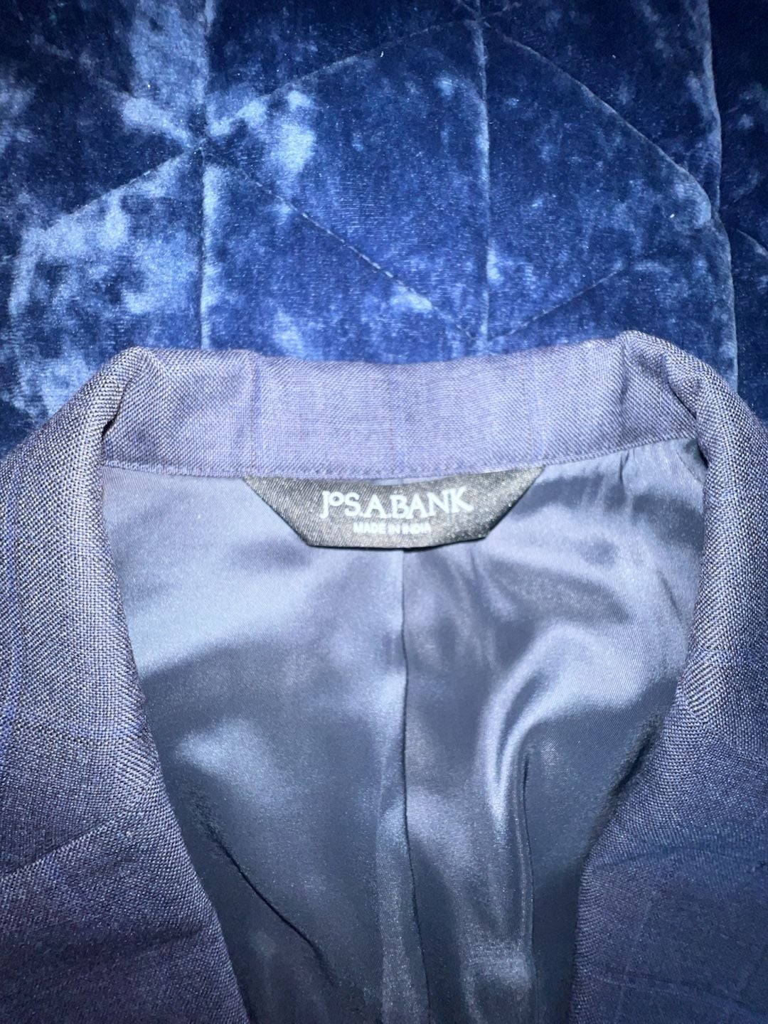 Jos. A. Bank Traveler Tailored Fit Blazer 43 Regular 37 waist pants.
2