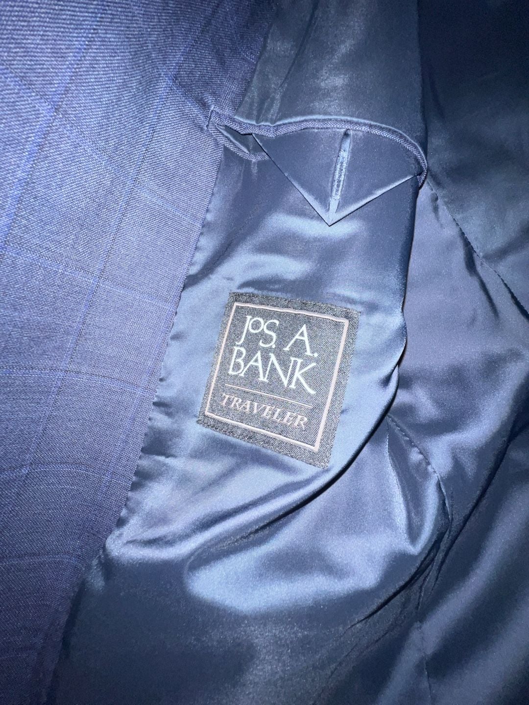 Jos. A. Bank Traveler Tailored Fit Blazer 43 Regular 37 waist pants.
3
