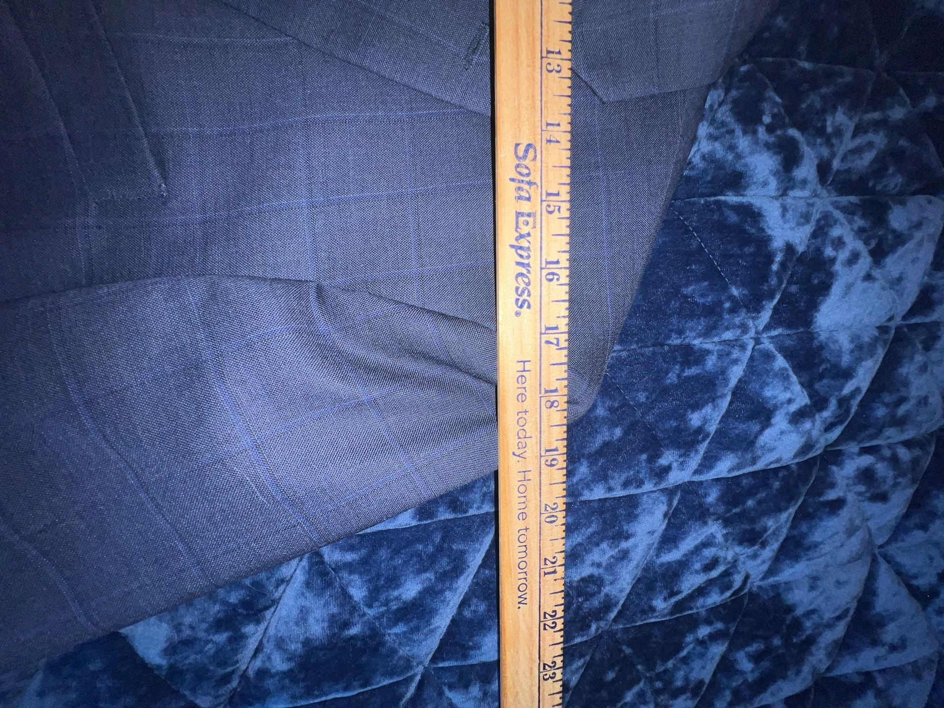 Jos. A. Bank Traveler Tailored Fit Blazer 43 Regular 37 waist pants.
8