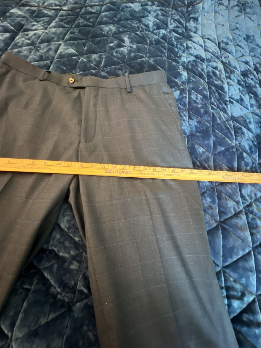 Jos. A. Bank Traveler Tailored Fit Blazer 43 Regular 37 waist pants.
14