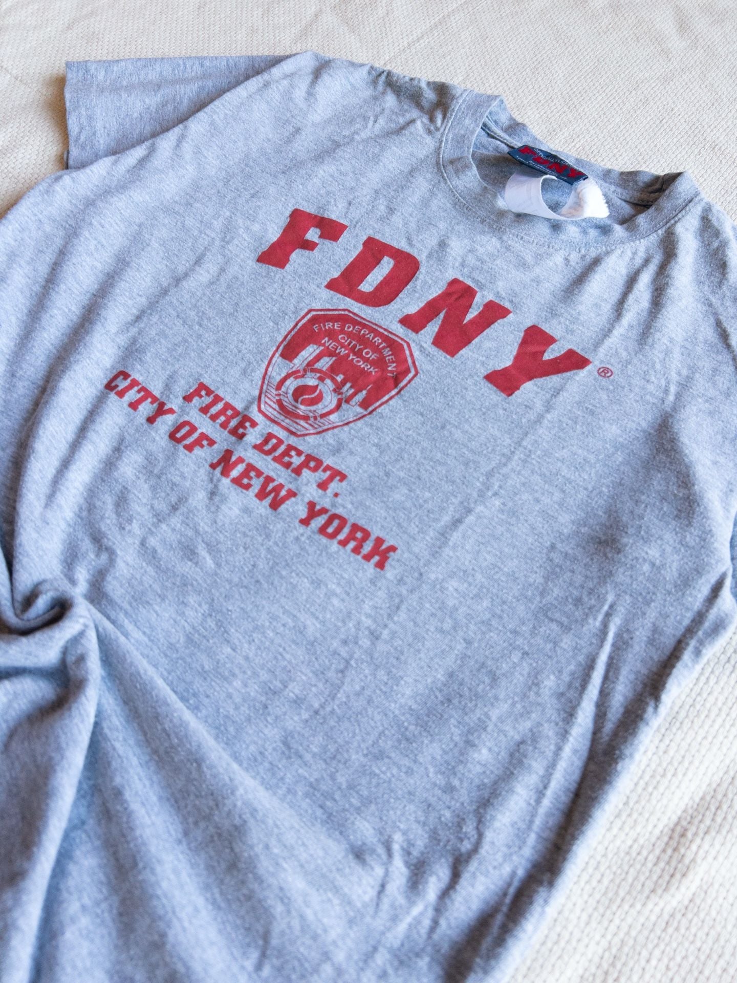 Y2K 2006 | FDNY New York City Fire Department Official Licensed Gray Crewneck T-Shirt First Responder 🔥 NYC 2