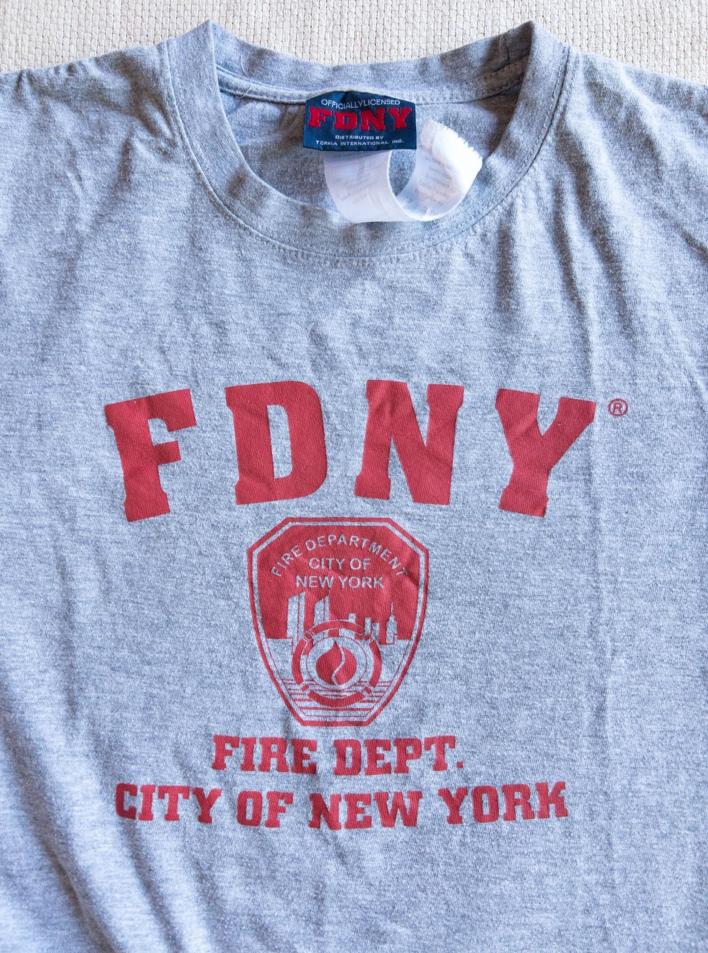 Y2K 2006 | FDNY New York City Fire Department Official Licensed Gray Crewneck T-Shirt First Responder 🔥 NYC 4