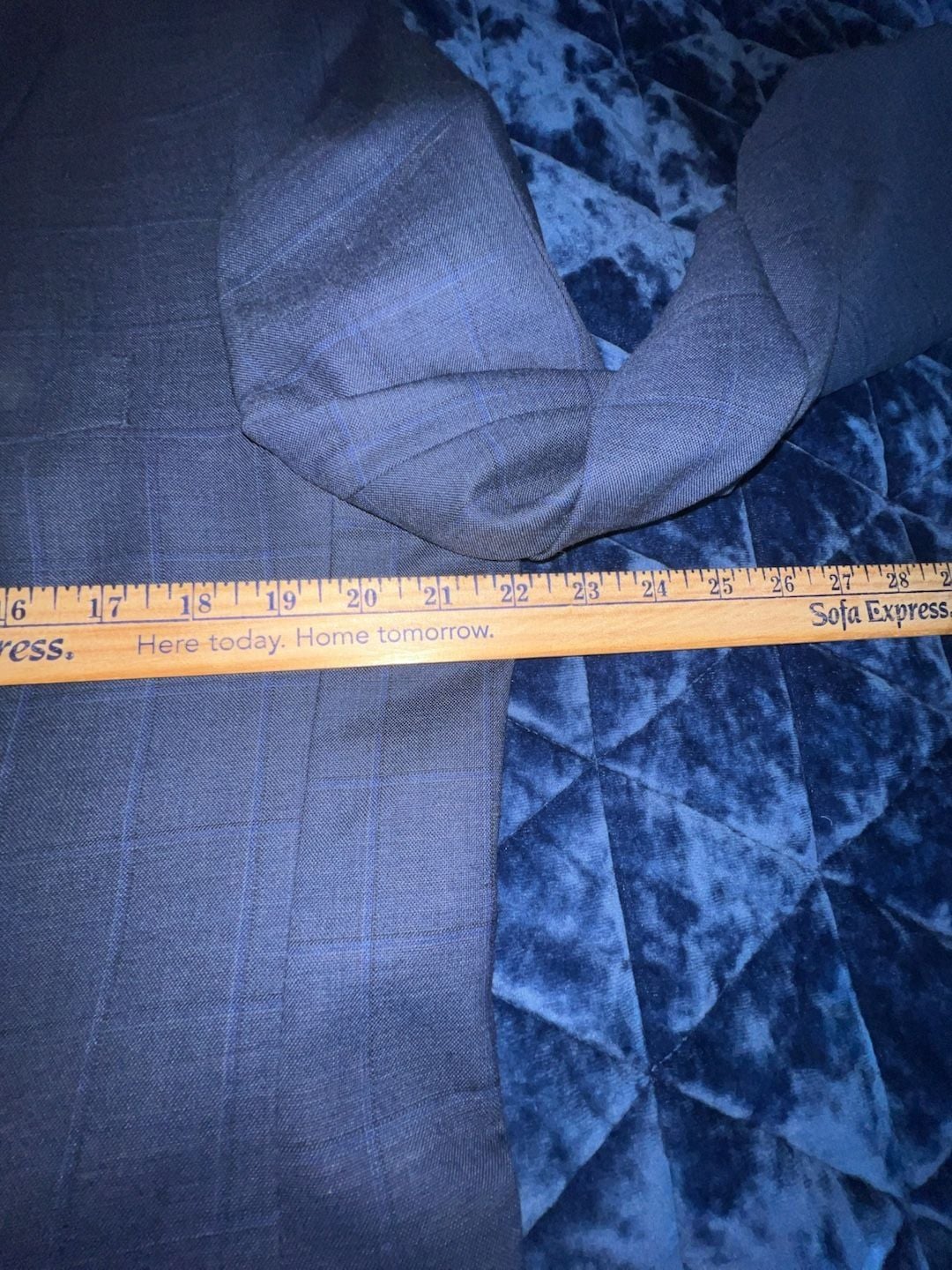 Jos. A. Bank Traveler Tailored Fit Blazer 43 Regular 37 waist pants.
9