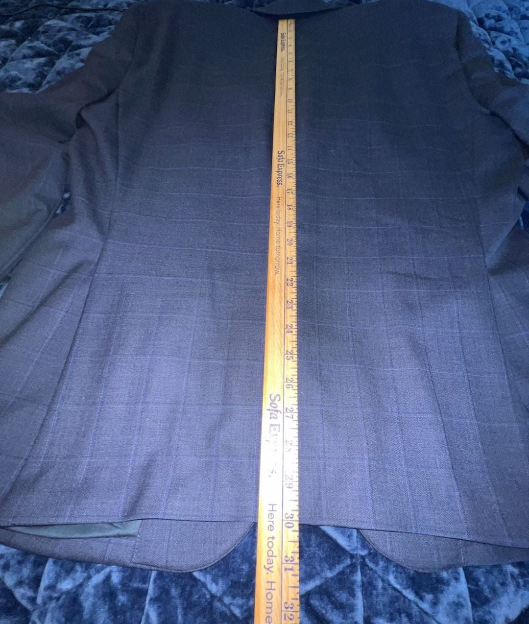 Jos. A. Bank Traveler Tailored Fit Blazer 43 Regular 37 waist pants.
10