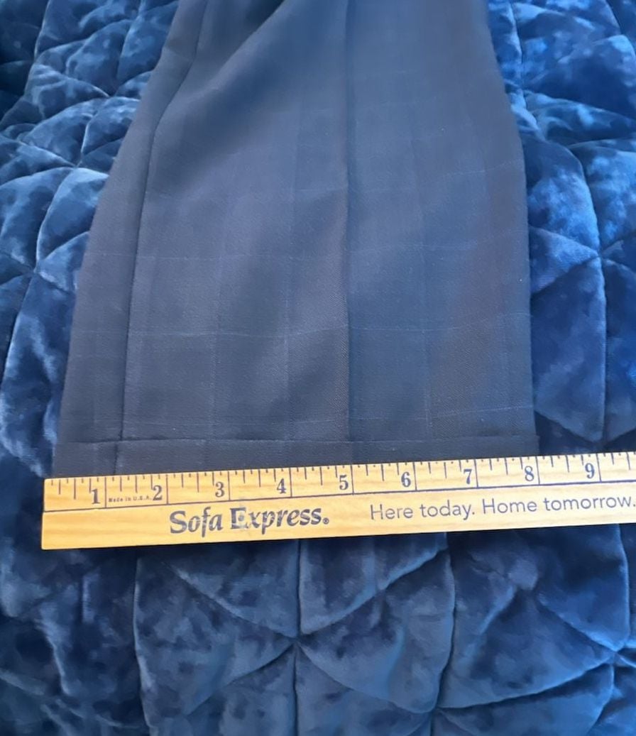 Jos. A. Bank Traveler Tailored Fit Blazer 43 Regular 37 waist pants.
15