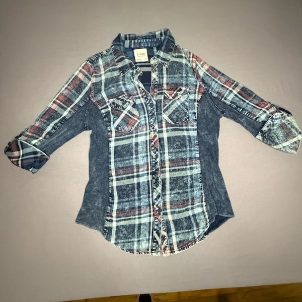 Ci Sono Plaid Collection Women's Acid Wash Button Down Shirt with Ribbed Side 