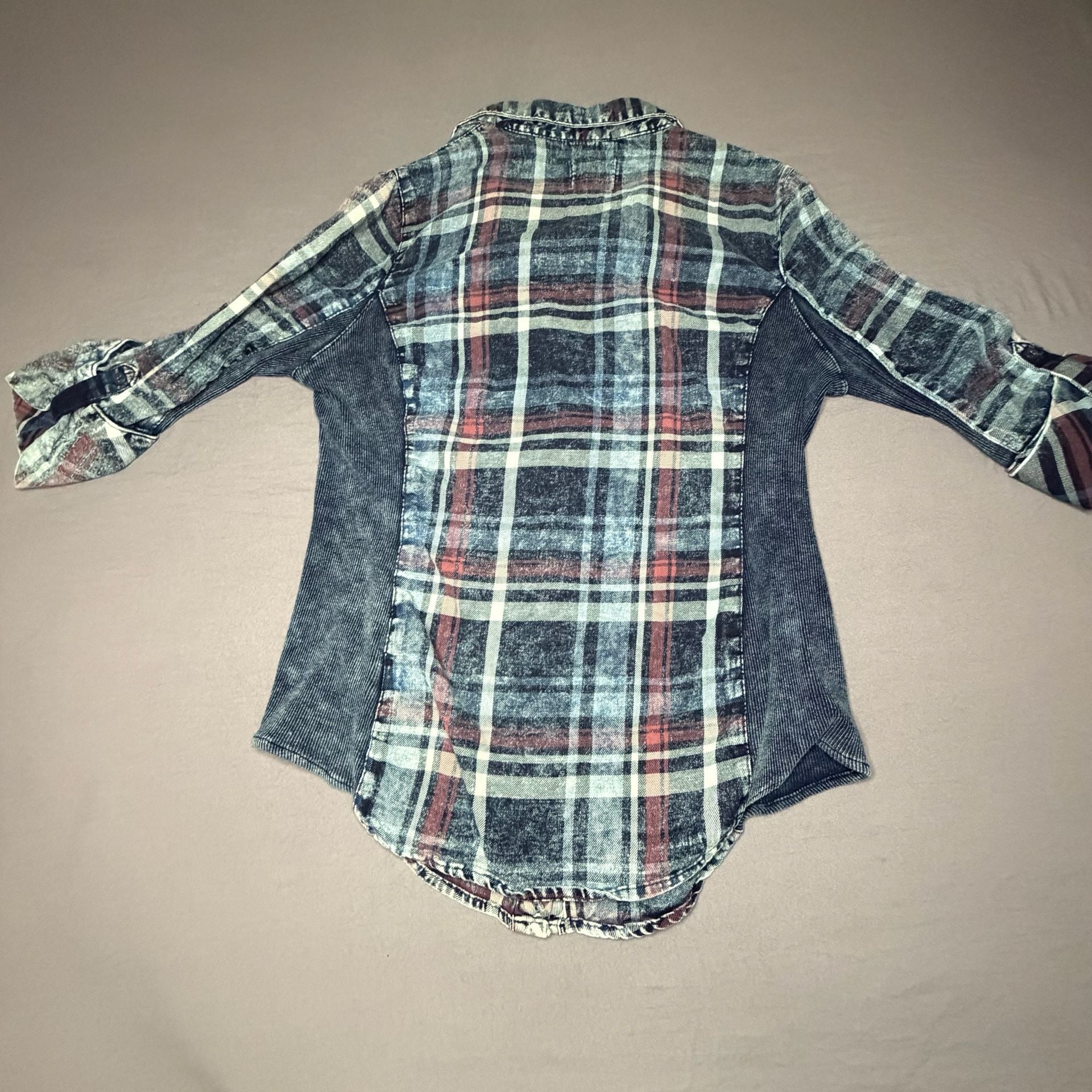Ci Sono Plaid Collection Women's Acid Wash Button Down Shirt with Ribbed Side 6